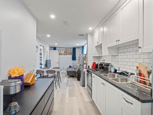 919 Dominion Street, Kamloops, BC - Indoor Photo Showing Kitchen With Double Sink With Upgraded Kitchen