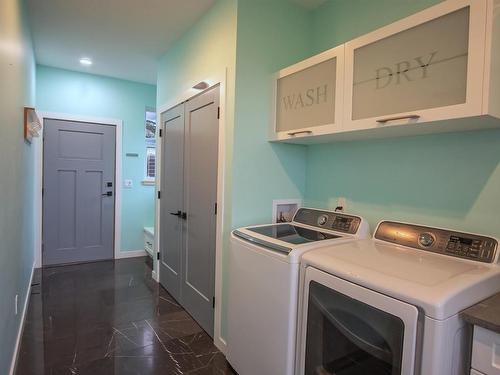 2304 Saddleback Drive, Kamloops, BC - Indoor Photo Showing Laundry Room