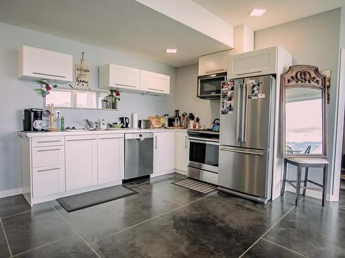 2304 Saddleback Drive, Kamloops, BC - Indoor Photo Showing Kitchen With Stainless Steel Kitchen