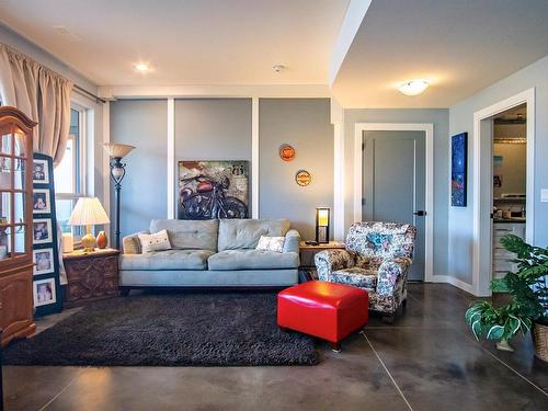 2304 Saddleback Drive, Kamloops, BC - Indoor Photo Showing Living Room