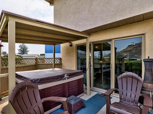 1095 Lincoln Crt, Kamloops, BC - Outdoor With Deck Patio Veranda With Exterior