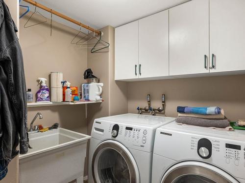 1095 Lincoln Crt, Kamloops, BC - Indoor Photo Showing Laundry Room