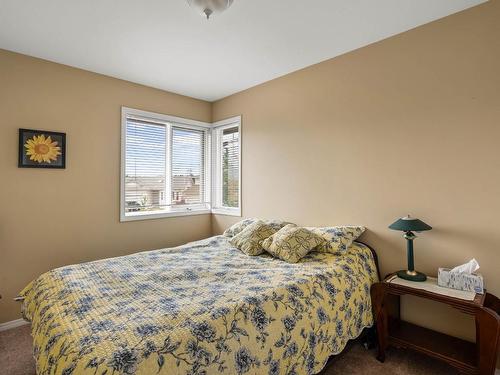 1095 Lincoln Crt, Kamloops, BC - Indoor Photo Showing Bedroom