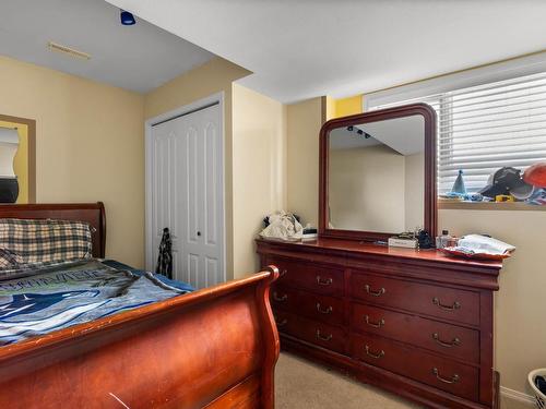 1095 Lincoln Crt, Kamloops, BC - Indoor Photo Showing Bedroom