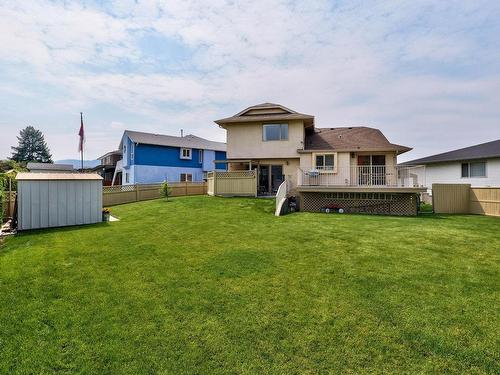 1095 Lincoln Crt, Kamloops, BC - Outdoor With Deck Patio Veranda With Backyard