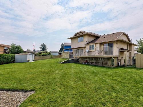 1095 Lincoln Crt, Kamloops, BC - Outdoor With Deck Patio Veranda With Backyard