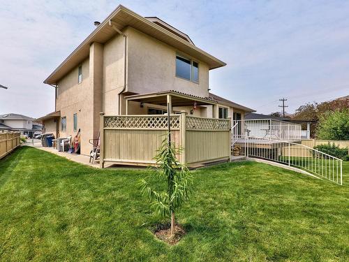 1095 Lincoln Crt, Kamloops, BC - Outdoor With Deck Patio Veranda With Exterior