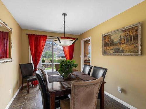 1095 Lincoln Crt, Kamloops, BC - Indoor Photo Showing Dining Room