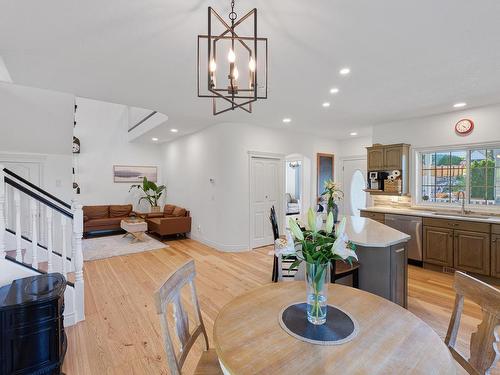 2079 Glenmohr Drive, Kamloops, BC - Indoor Photo Showing Dining Room