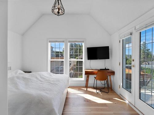 2079 Glenmohr Drive, Kamloops, BC - Indoor Photo Showing Bedroom