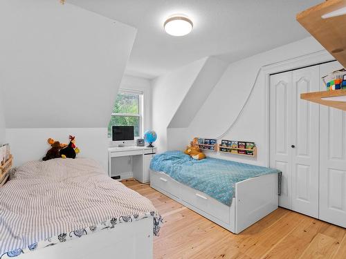 2079 Glenmohr Drive, Kamloops, BC - Indoor Photo Showing Bedroom