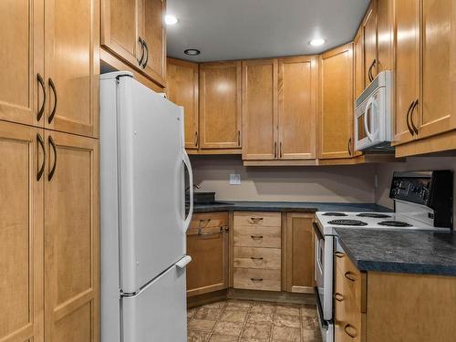 345-1780 Springview Place, Kamloops, BC - Indoor Photo Showing Kitchen