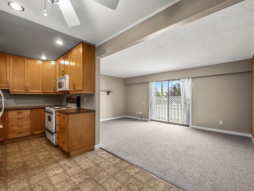 345-1780 Springview Place, Kamloops, BC - Indoor Photo Showing Kitchen