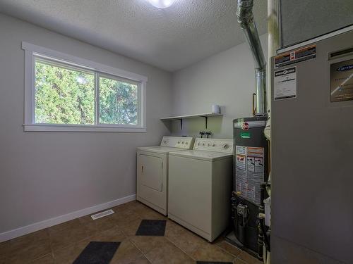 2663 Young Place, Kamloops, BC - Indoor Photo Showing Laundry Room