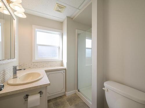 2663 Young Place, Kamloops, BC - Indoor Photo Showing Bathroom