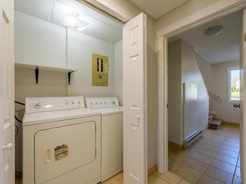 2663 Young Place, Kamloops, BC - Indoor Photo Showing Laundry Room