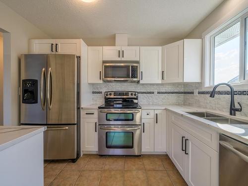 2663 Young Place, Kamloops, BC - Indoor Photo Showing Kitchen With Double Sink With Upgraded Kitchen