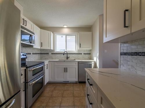 2663 Young Place, Kamloops, BC - Indoor Photo Showing Kitchen With Upgraded Kitchen