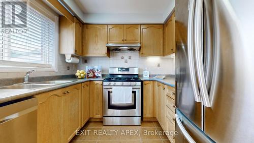 19 Monaco Court, Brampton (Fletcher'S Meadow), ON - Indoor Photo Showing Kitchen With Stainless Steel Kitchen With Double Sink