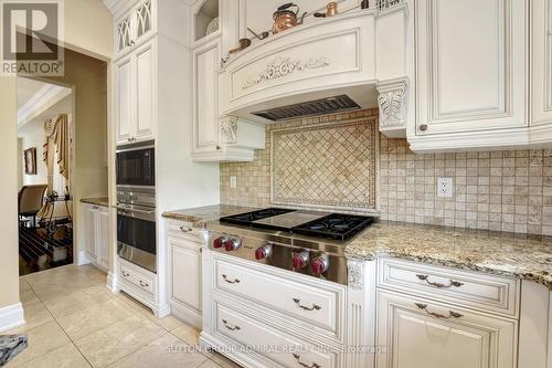 15 Day Lily Crescent, Richmond Hill, ON - Indoor Photo Showing Kitchen With Upgraded Kitchen