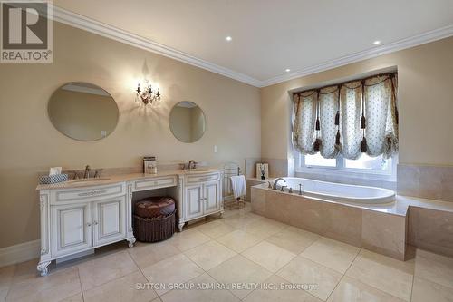 15 Day Lily Crescent, Richmond Hill, ON - Indoor Photo Showing Bathroom