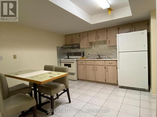 394 Highglen Avenue, Markham (Middlefield), ON - Indoor Photo Showing Kitchen