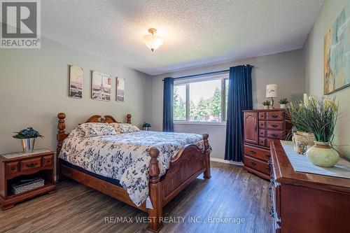 125 Riverview Road, New Tecumseth, ON - Indoor Photo Showing Bedroom