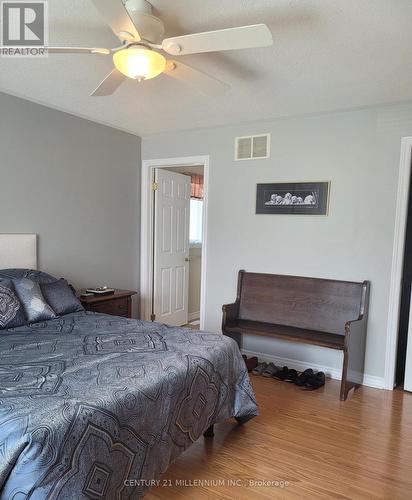 74 Pennsylvania Avenue, Wasaga Beach, ON - Indoor Photo Showing Bedroom