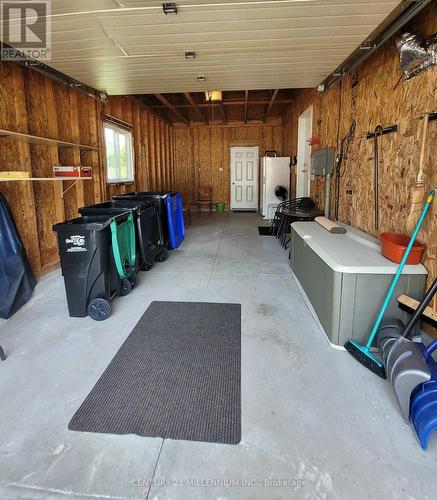 74 Pennsylvania Avenue, Wasaga Beach, ON - Indoor Photo Showing Garage