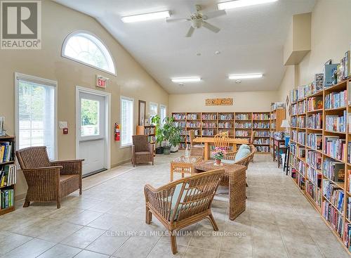 74 Pennsylvania Avenue, Wasaga Beach, ON - Indoor Photo Showing Other Room