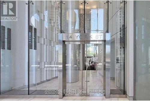 2307 - 14 York Street, Toronto (Waterfront Communities), ON - Indoor Photo Showing Bathroom