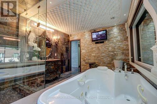 300 Hendon Avenue, Toronto (Newtonbrook West), ON - Indoor Photo Showing Bathroom