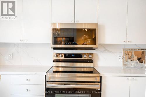 102 - 3108 Eglinton Avenue W, Mississauga (Churchill Meadows), ON - Indoor Photo Showing Kitchen