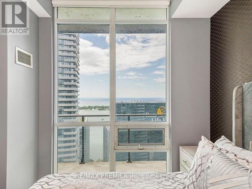 5104 - 65 Bremner Boulevard, Toronto (Waterfront Communities), ON - Indoor Photo Showing Bedroom