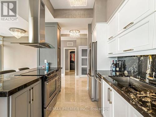 5104 - 65 Bremner Boulevard, Toronto (Waterfront Communities), ON - Indoor Photo Showing Kitchen With Upgraded Kitchen