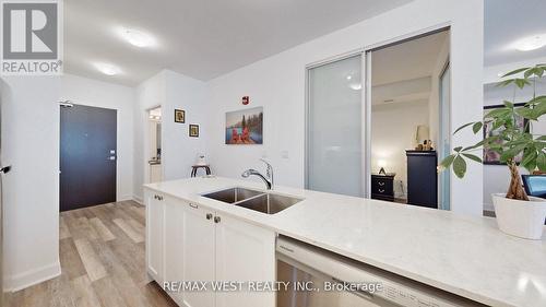 118 - 50 Lakebreeze Drive, Clarington (Newcastle), ON - Indoor Photo Showing Kitchen With Double Sink