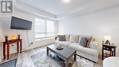 118 - 50 Lakebreeze Drive, Clarington (Newcastle), ON - Indoor Photo Showing Living Room