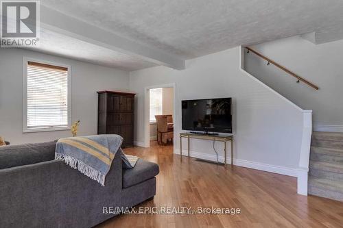 26 Whiting Avenue, Oshawa, ON - Indoor Photo Showing Living Room