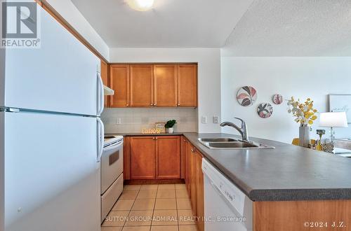 2006 - 60 Brian Harrison Way, Toronto (Bendale), ON - Indoor Photo Showing Kitchen With Double Sink