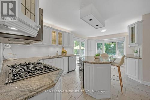 2262 Bonnylyn Court, Oakville (Eastlake), ON - Indoor Photo Showing Kitchen