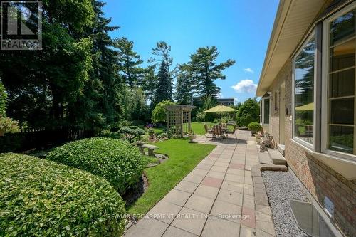 2262 Bonnylyn Court, Oakville (Eastlake), ON - Outdoor