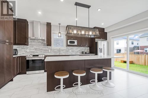 163 Byers Street, London, ON - Indoor Photo Showing Kitchen With Upgraded Kitchen