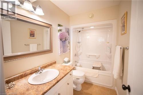 2585 Connaught Avenue, North Bay, ON - Indoor Photo Showing Bathroom