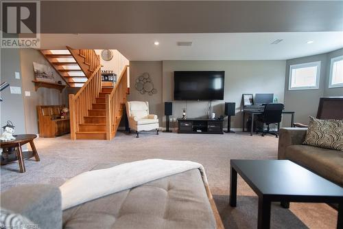 2585 Connaught Avenue, North Bay, ON - Indoor Photo Showing Living Room