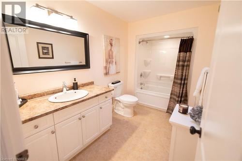 2585 Connaught Avenue, North Bay, ON - Indoor Photo Showing Bathroom