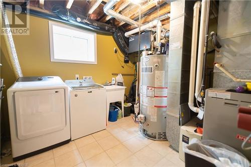 2585 Connaught Avenue, North Bay, ON - Indoor Photo Showing Laundry Room