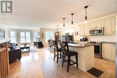 2585 Connaught Avenue, North Bay, ON - Indoor Photo Showing Kitchen With Upgraded Kitchen