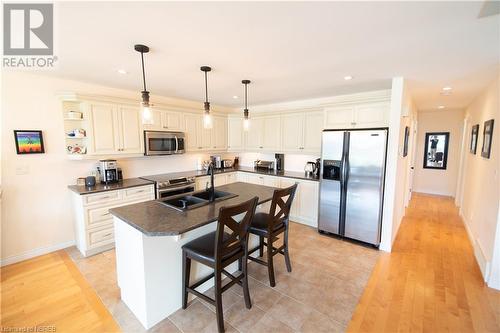 2585 Connaught Avenue, North Bay, ON - Indoor Photo Showing Kitchen With Double Sink With Upgraded Kitchen