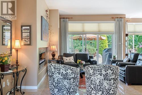 3989 Gallaghers Parkland Drive, Kelowna, BC - Indoor Photo Showing Living Room