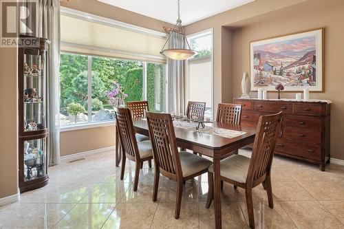 3989 Gallaghers Parkland Drive, Kelowna, BC - Indoor Photo Showing Dining Room